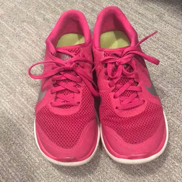 hot pink womens tennis shoes